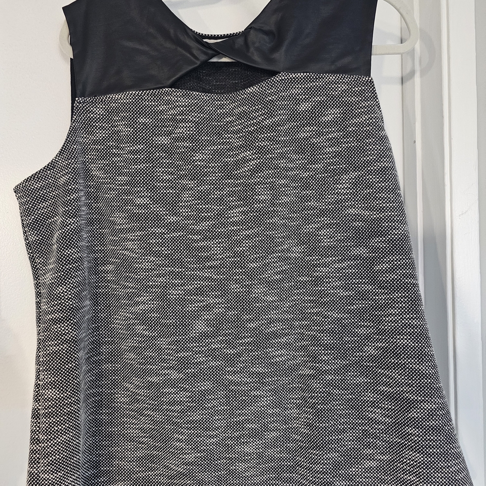 Kasper Black and White Textured Blouse
